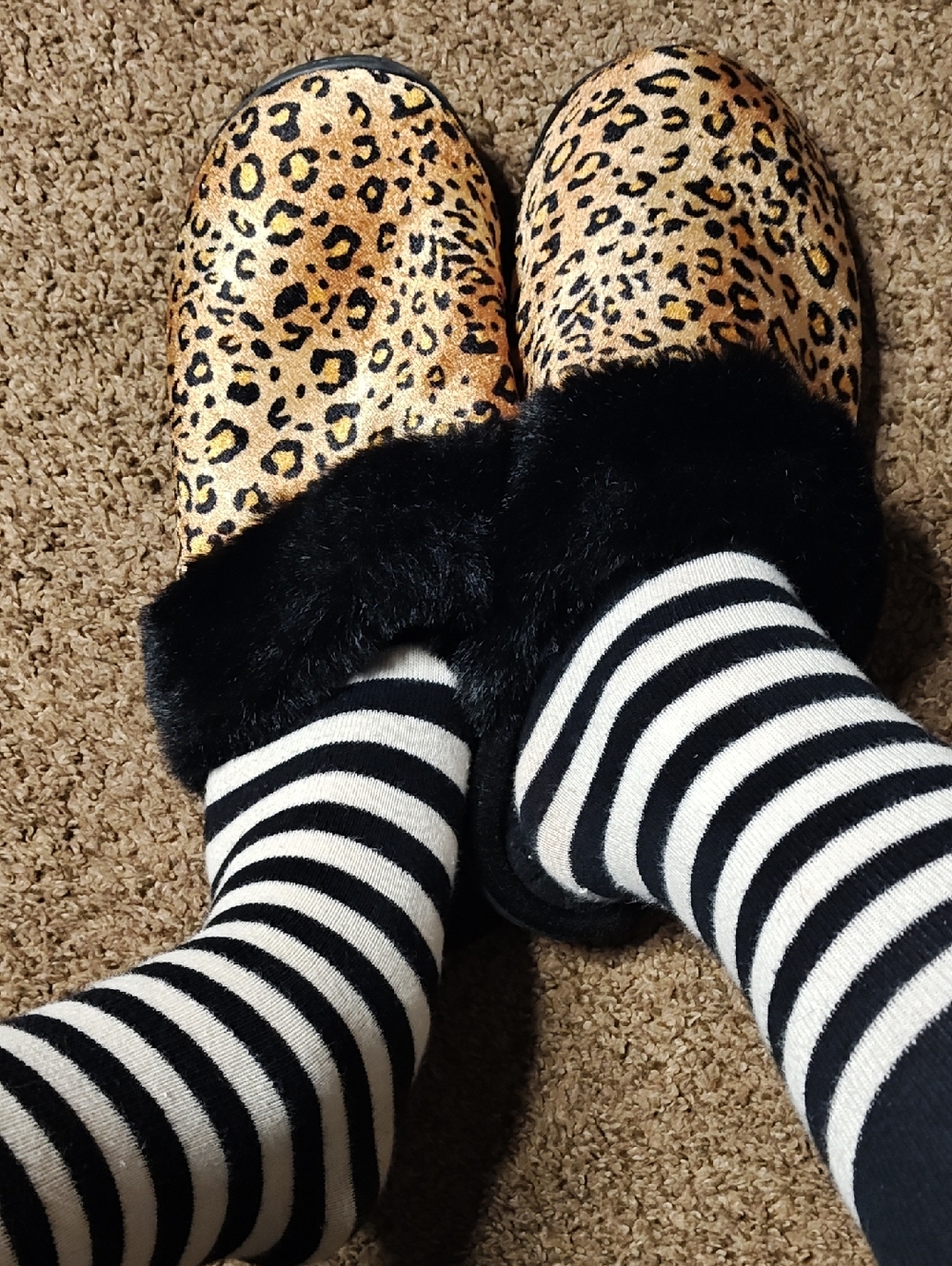 totes Leopard Print Faux Fur Lined Slippers - Black & Tan